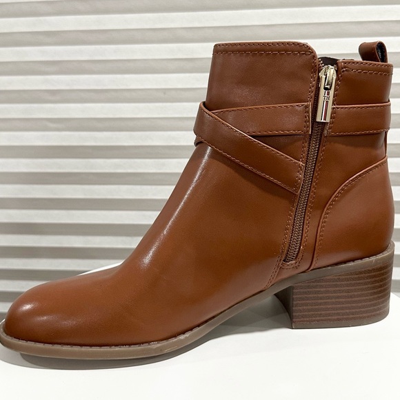 🌸TOMMY HILFIGER🌸 Diyana Faux Leather Ankle Bootie Size: 9M - Picture 5 of 14